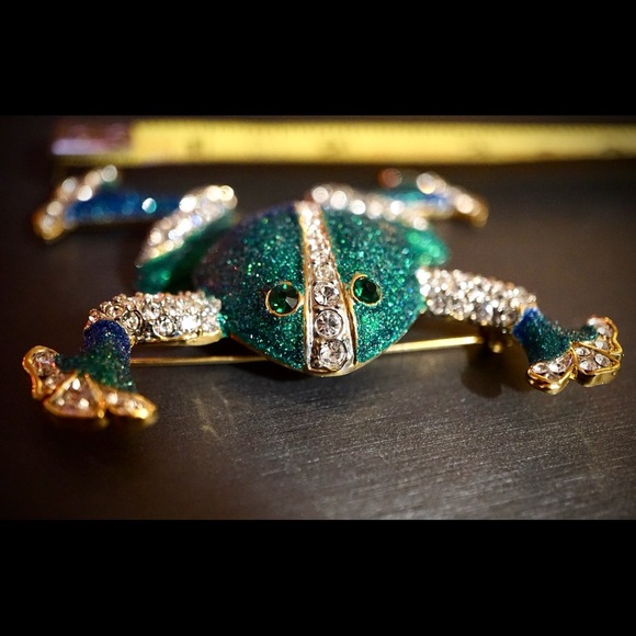 Sparkly Rhinestone Costume Frog Brooch - Picture 5 of 8